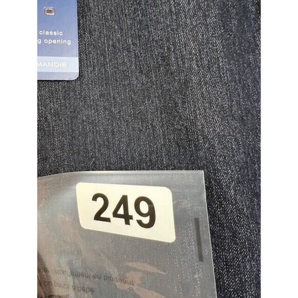 Bandolino Mandie High Rise Dark Wash Size 12 Straight Leg Classic Fit Jeans NEW - Picture 6 of 6